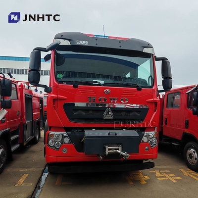 Truc de lutte contre les incendies Howo TX 5000L Cisterne à mousse d'eau 4X4 Avec camion grue