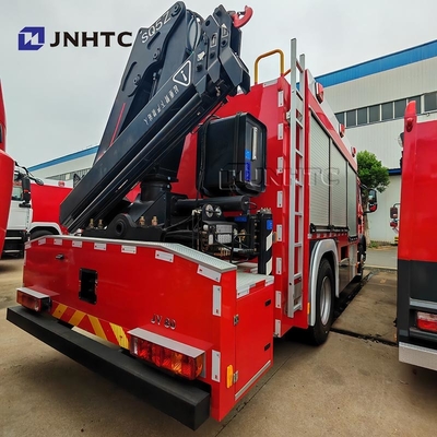 Truc de lutte contre les incendies Howo TX 5000L Cisterne à mousse d'eau 4X4 Avec camion grue