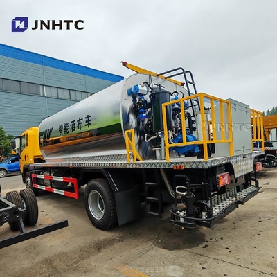 HOWO équipement de pulvérisation d'asphalte camions 4X2 160HP intelligent diffuseur de bitume à vendre