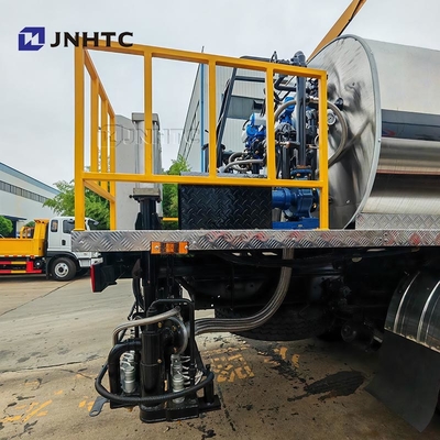 HOWO équipement de pulvérisation d'asphalte camions 4X2 160HP intelligent diffuseur de bitume à vendre