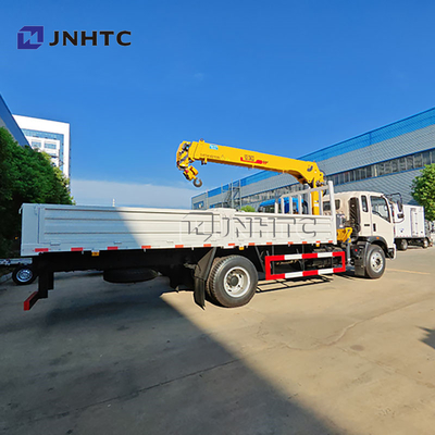 SINOTRUCK 4X2 6 roues camion de marchandises avec grue camion monté grue à vendre