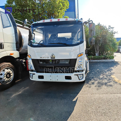 Sinotruk Howo 4x2 camion pétrolier à carburant léger camion-citerne 4200 litres camion-citerne à carburant diesel
