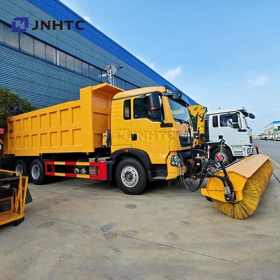 Howo TX Road Salt Spreader Machine à fondre la neige 6X4 350HP Camion de balayage de neige adapté