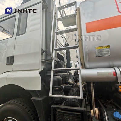 Nouveau camion-citerne Shacman M3000 6*4 340hp-400hp pour le transport du pétrole