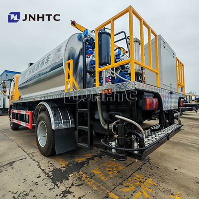 Distributeur d'asphalte à chaud HOWO 7000 litres Distributeur de bitume