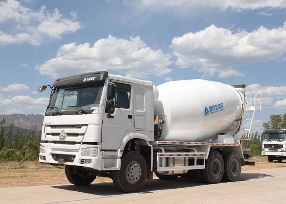 Le camion à benne basculante résistant de HOWO, le camion 10 de mélangeur de ciment roule le réservoir de carburant 400L de l'euro 2