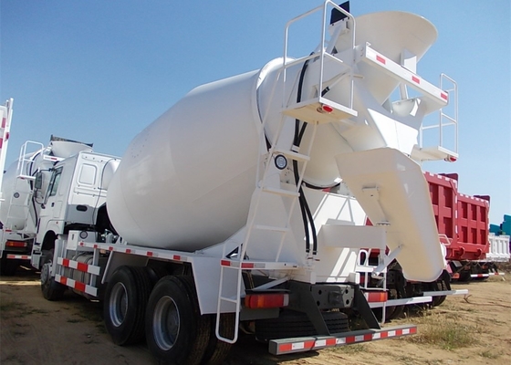 Le camion à benne basculante résistant de HOWO, le camion 10 de mélangeur de ciment roule le réservoir de carburant 400L de l'euro 2