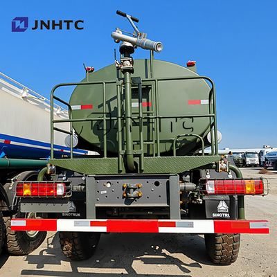 Voiture pétrolière Howo 4X4 à traction intégrale Voiture pétrolière