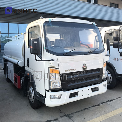 Sinotruk Howo Mini réservoir d'huile légère 4x2 3000L camion-citerne
