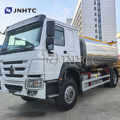 HOWO 4X2 Route Construction Trailer Distributeur de l'asphalte camion avec barre de pulvérisation pour l'asphalte de préparation