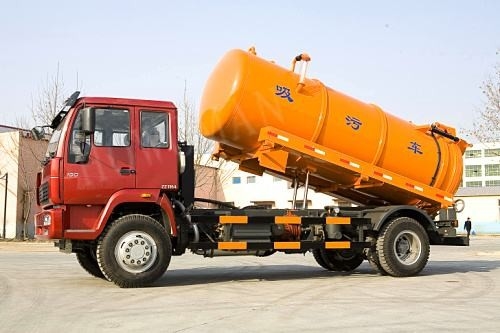 Inclinez le camion d'aspiration d'eaux d'égout de vide de volant/le camion nettoyage d'eaux d'égout