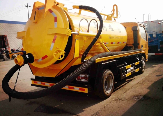 Inclinez le camion d'aspiration d'eaux d'égout de vide de volant/le camion nettoyage d'eaux d'égout
