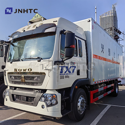 HOWO TX Produits dangereux explosifs Voiture de transport et de livraison à vendre