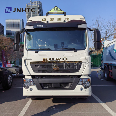 HOWO TX Produits dangereux explosifs Voiture de transport et de livraison à vendre