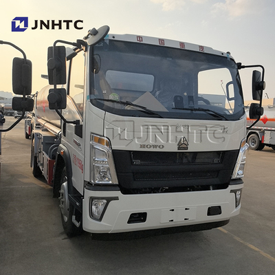 HOWO Camion-citerne à carburant 4X2 8cbm Camion-citerne à huile légère