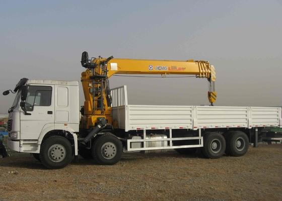 Le camion de SINOTRUK HOWO a monté la grue/la grue de potence montée par camion pour la construction
