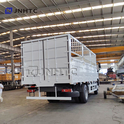 Sinotruk Howo Nx Fence camion de 8 tonnes avec une remorque de chargement complète