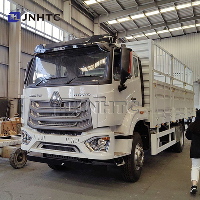 Sinotruk Howo Nx Fence camion de 8 tonnes avec une remorque de chargement complète