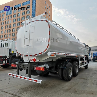 Camion-citerne de pétrole Howo 10000 litres 20000 litres Camion-citerne de carburant à 6X4 roues