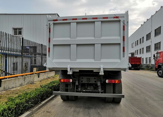 Camion à benne basculante résistant blanc de Sinotruk howo7 6x4