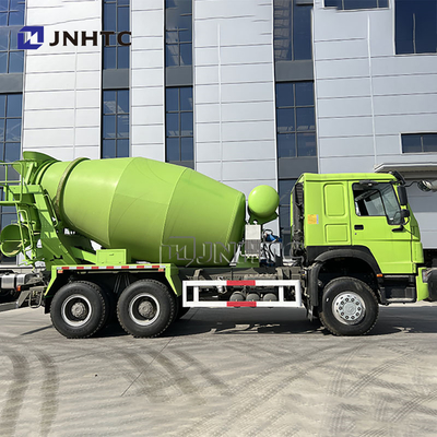 SINOTRUK HOWO 6X4 8CBM Mètre Moteur diesel Camions hydrauliques à béton