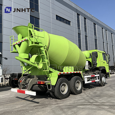 SINOTRUK HOWO 6X4 8CBM Mètre Moteur diesel Camions hydrauliques à béton