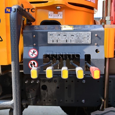 Grue montée sur camion Howo TX Cargo 8x4 avec grue à flèche droite de 12 à 20 tonnes