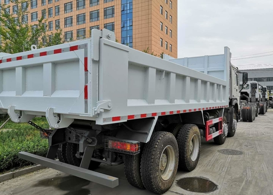 8 x 4 matériel du camion- Q345 résistants, camion à benne basculante de chargement de 50 tonnes