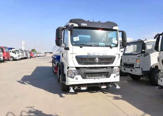 266hp du camion de réservoir de carburant liquide de l'eau de Sinotruk 10cbm 4 * 2 avec le climatiseur