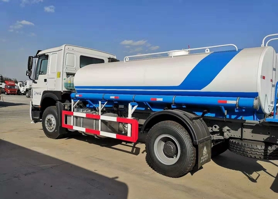 266hp du camion de réservoir de carburant liquide de l'eau de Sinotruk 10cbm 4 * 2 avec le climatiseur