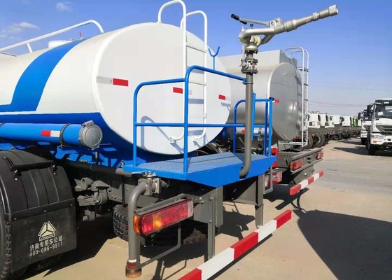 266hp du camion de réservoir de carburant liquide de l'eau de Sinotruk 10cbm 4 * 2 avec le climatiseur