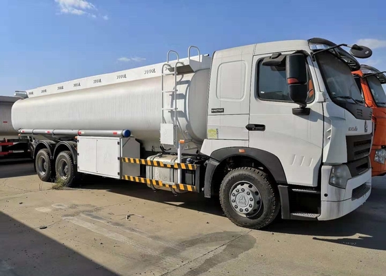 le camion SINOTRUK HOWO A7 10 de réservoir de carburant de 371hp 6x4 roule la capacité 21cbm