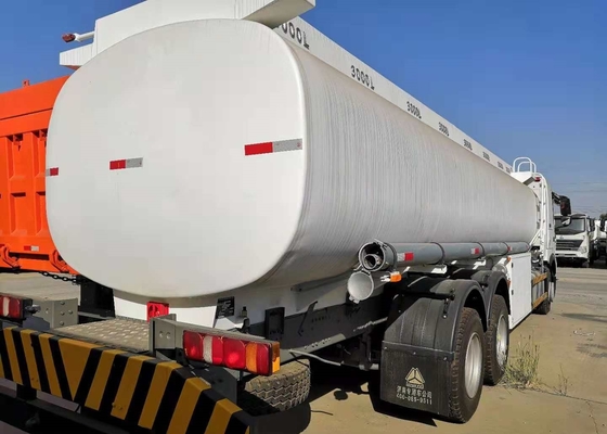le camion SINOTRUK HOWO A7 10 de réservoir de carburant de 371hp 6x4 roule la capacité 21cbm
