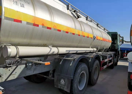 camion 21cbm de réservoir de carburant 6 * 4 371hp pour le transport dangereux de produits chimiques