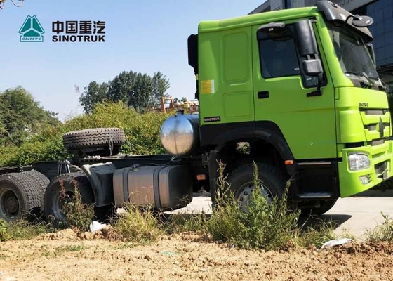 Le camion LHD de tracteur de tête de dessin de HOWO choisissent la couleur verte de roues de la cabine 10 de couchette