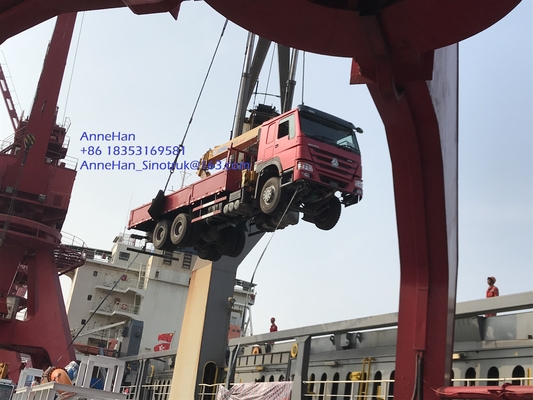 Le camion se pliant de boom de 10 tonnes de HOWO 6x4 a monté la grue