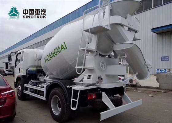 Howo 4x2 4CBM Mini Concrete Mixer Truck avec la couleur blanche est prêt dans l'usine