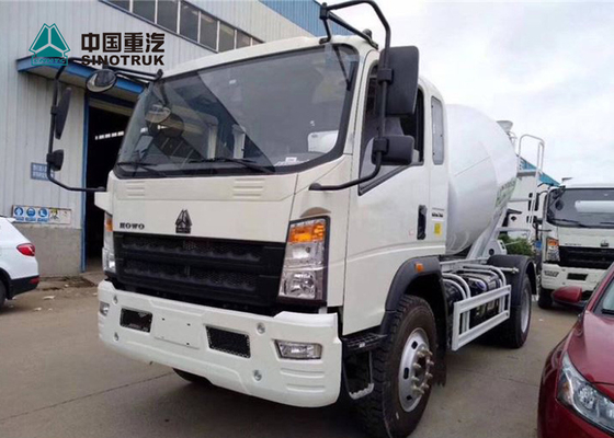 Howo 4x2 4CBM Mini Concrete Mixer Truck avec la couleur blanche est prêt dans l'usine