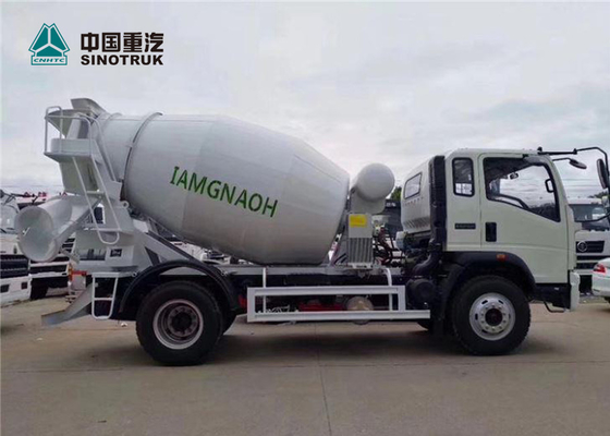 Howo 4x2 4CBM Mini Concrete Mixer Truck avec la couleur blanche est prêt dans l'usine
