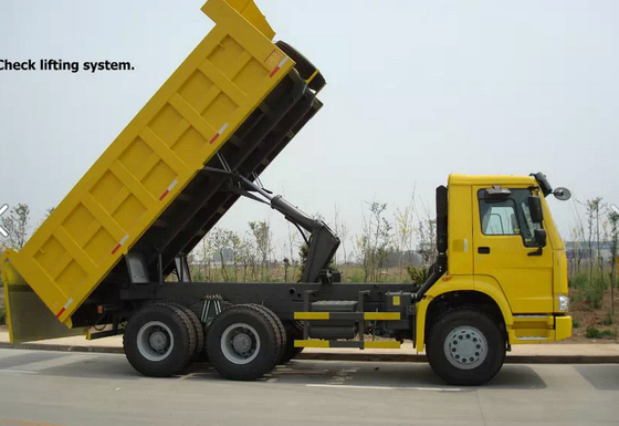 290/336HP camion à benne basculante de l'EURO II Sinotruk Howo 6x4 8-20T dans l'environnement dur