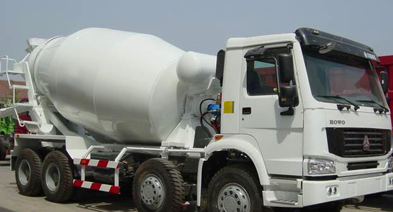 tonne blanche rouge ccc de la couleur 20-60 de camion de mélangeur concret de 16cbm 8x4 Sinotruk HOWO passée
