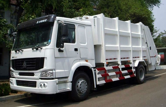 Volume blanc du camion SINOTRUK HOWO 4x2 6000L de compacteur de déchets de la couleur 12m3