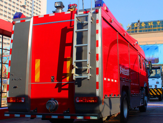 Camion de pompiers 4x2 251hp - réservoir de délivrance d'eau du camion 6m3 de pompier de 350hp SINOTRUK HOWO