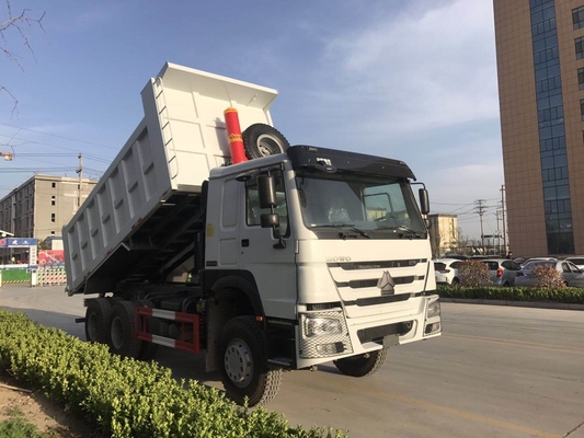 Camion à benne basculante résistant de roue de Sinotruk 6x4 10 avec retourner la plate-forme de corps