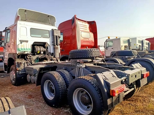 le camion 6x4 10 de tracteur de 420hp Sinotruk Howo7 roule la cabine HW76 pour le remorquage 50T