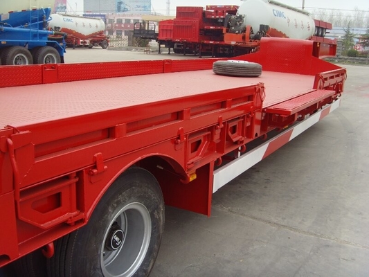 Couleur rouge de basse de lit de 3 axes remorque semi avec des axes de direction d'individu et des rampes hydrauliques