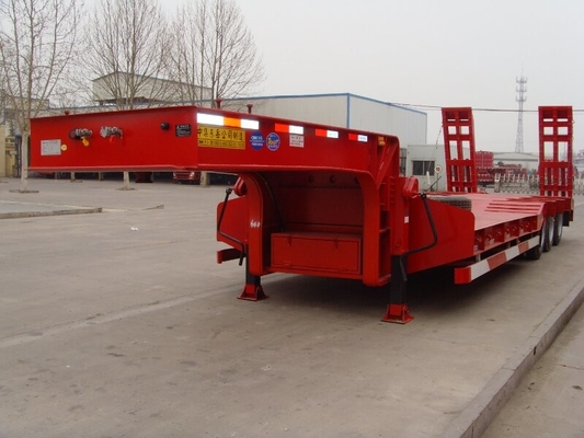 Couleur rouge de basse de lit de 3 axes remorque semi avec des axes de direction d'individu et des rampes hydrauliques
