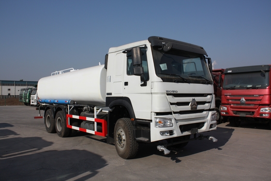 Le camion 6X4 10 d'arroseuse de l'eau de SINOTRUK HOWO 290HP roule 20 mètres cubes
