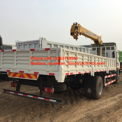 la grue de bâti du camion 5T de Sinotruk Howo avec la grue 4x2 6 de Xcmg roule avec la boîte de la cargaison 10T