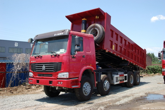 Camion à benne basculante résistant courant de Howo 371hp 8x4 pour la promotion dans la couleur rouge